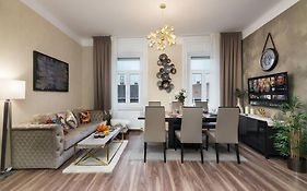 Contemporary Hidden Gem Art-Deco Residence